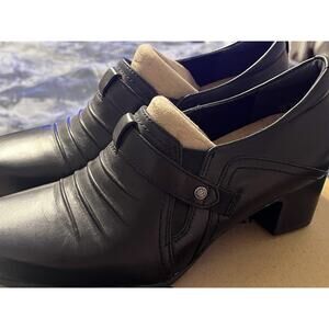 Clarks Rosalyn Nicole Women’s Pumps Black Leather Heels US Size 8 NEW NWOB